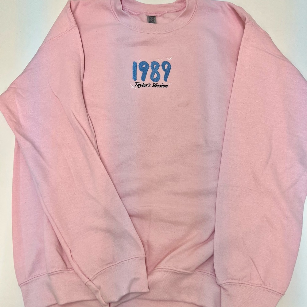 Embroidered Taylor Swift Crew Sweatshirt ‼️